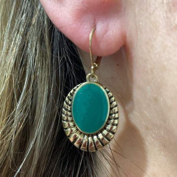 Western Style Green& Gold Earrings - Picture 3 of 3